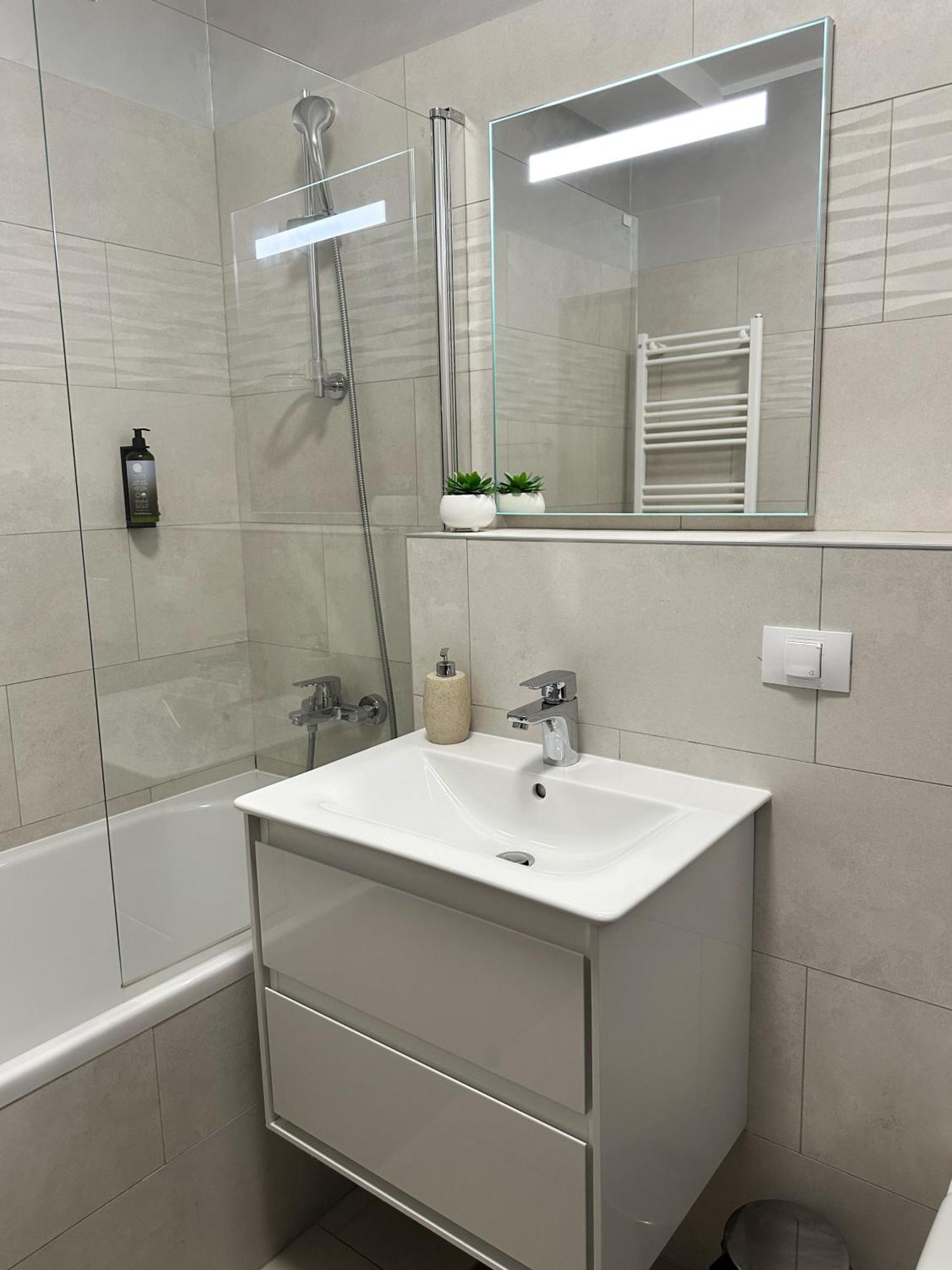 Koa - Moon Penthouse Appartement Braşov Buitenkant foto